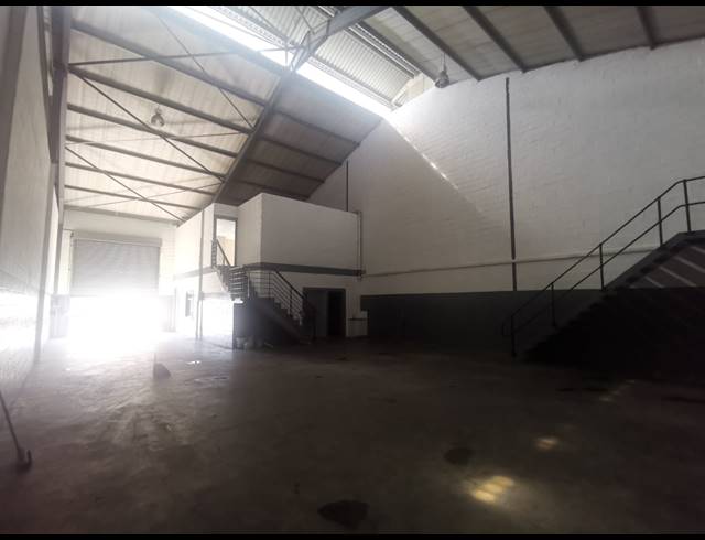 1,037M² WAREHOUSE TO LET IN AIRPORT INDUSTRIA